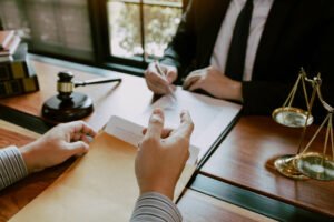 Especialista destaca as coberturas de seguros recomendadas aos escritórios de advocacia